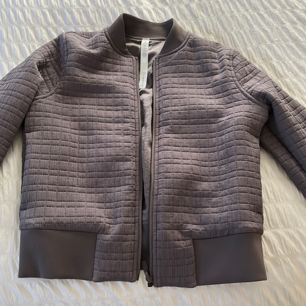 Lululemon bomber brand new never worn size 4